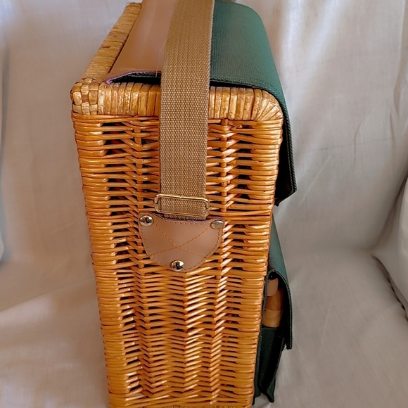💚 Picnic Time Inc. Wicker & Green Picnic Basket — Excellent Condition, NWOT - Picture 13 of 14